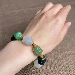戴和田玉手串前先摸一摸手腕,这个小习惯让玉更润更贴人✨